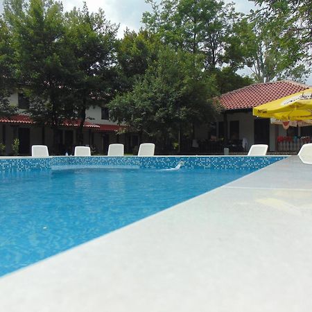 Hotel Holiday Park Ranchoto à Kirkovo  Extérieur photo