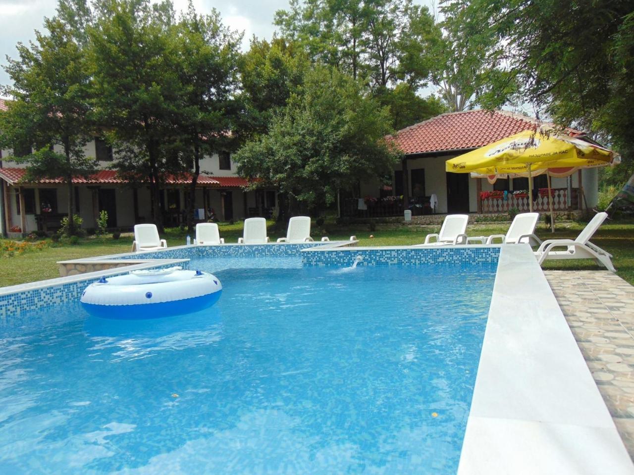 Hotel Holiday Park Ranchoto à Kirkovo  Extérieur photo